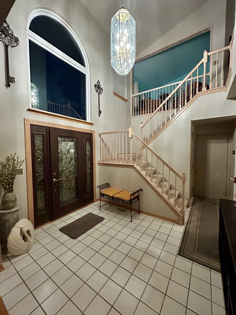 620 Old Oak Circle Algonquin, IL 60102 - Photo 4 of 29 a view of entryway with a front door