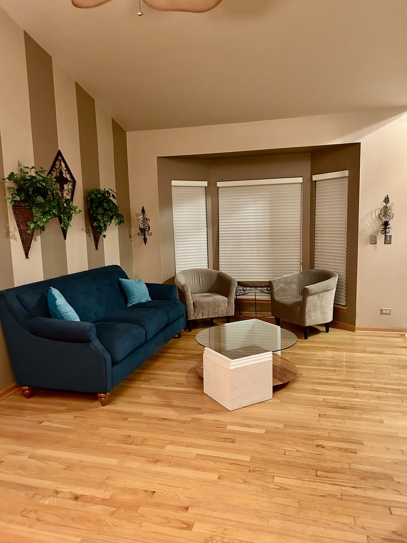 620 Old Oak Circle Algonquin, IL 60102 - Photo 6 of 29 a living room with furniture and a large window