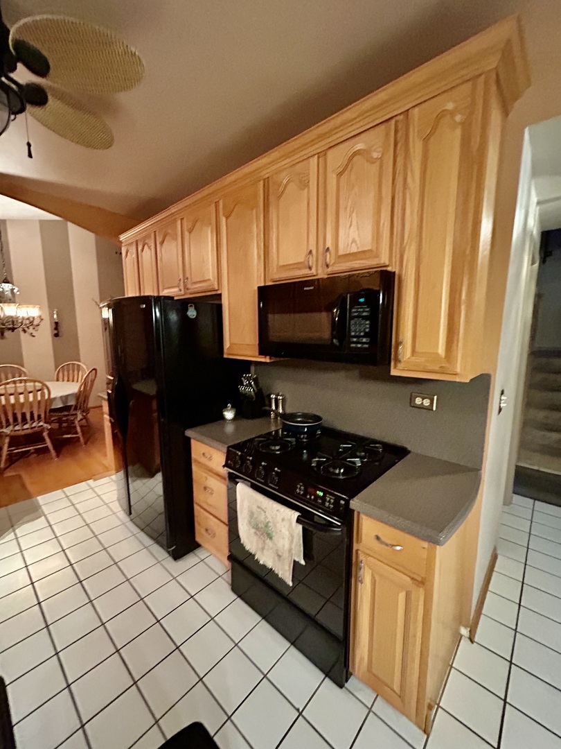 620 Old Oak Circle Algonquin, IL 60102 - Photo 9 of 29 a kitchen with stainless steel appliances granite countertop a sink stove and refrigerator