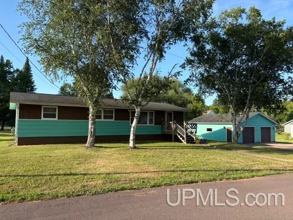 $184,900 | 220 West Lime Street, Ironwood, MI 49938