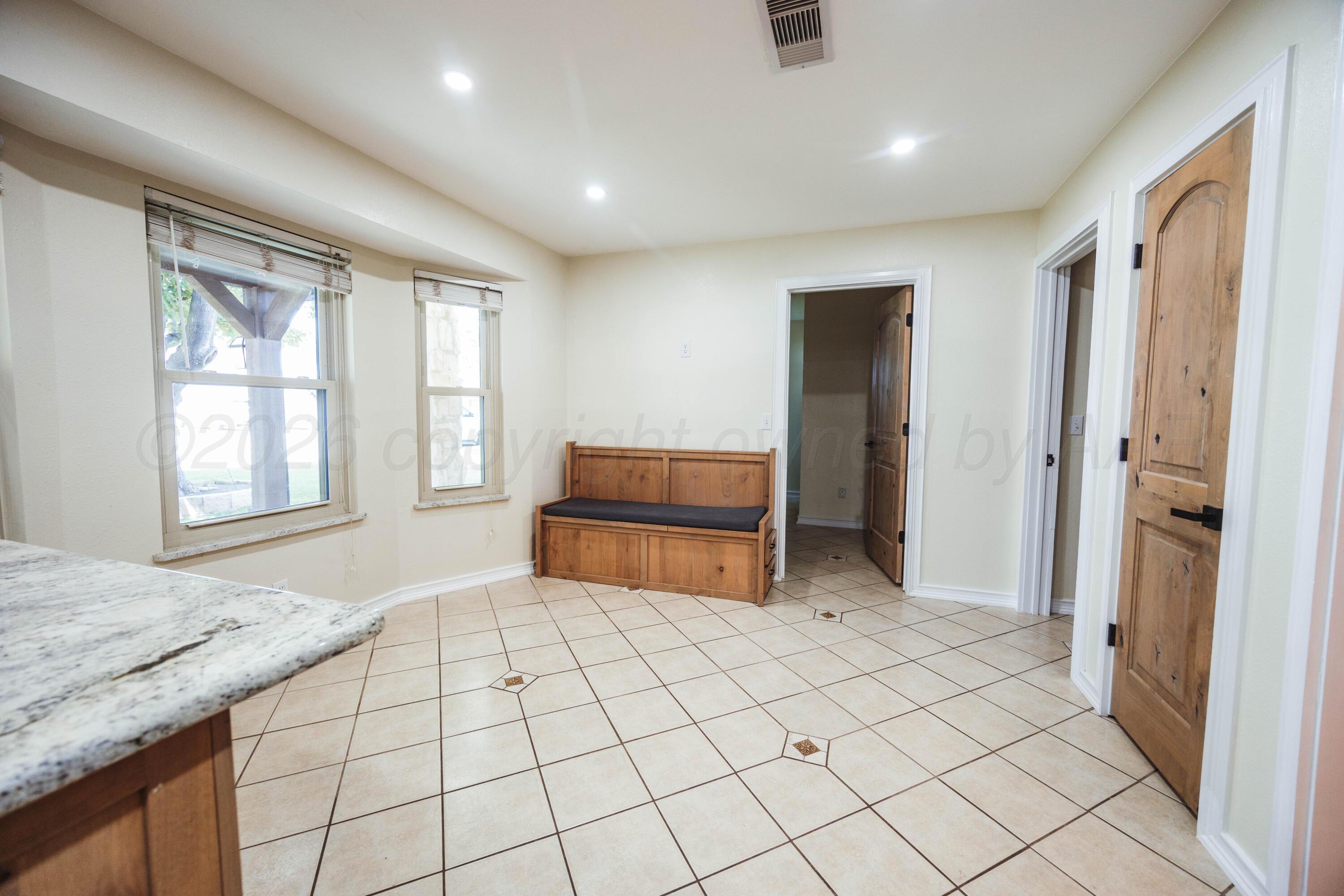 2009 Southwest 19th Avenue Perryton, TX 79070 - Photo 10 of 49 Breakfast nook