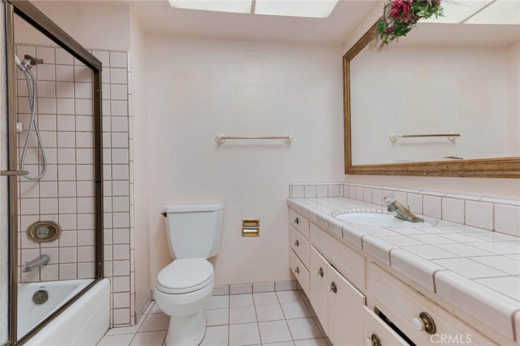 2125 Ecroyd Avenue Simi Valley, CA 93063 - Photo 18 of 23 Hall/Full Bathroom