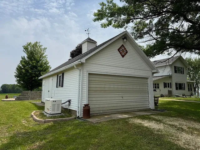 $325,000 | 23633 Carroll Road, Lanark, IL 61046