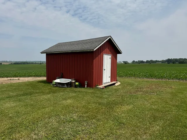 $325,000 | 23633 Carroll Road, Lanark, IL 61046
