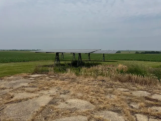 $325,000 | 23633 Carroll Road, Lanark, IL 61046