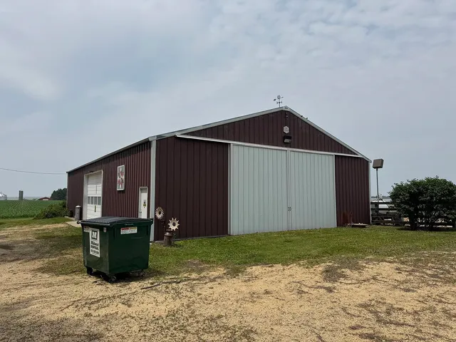 $325,000 | 23633 Carroll Road, Lanark, IL 61046