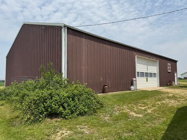 $325,000 | 23633 Carroll Road, Lanark, IL 61046