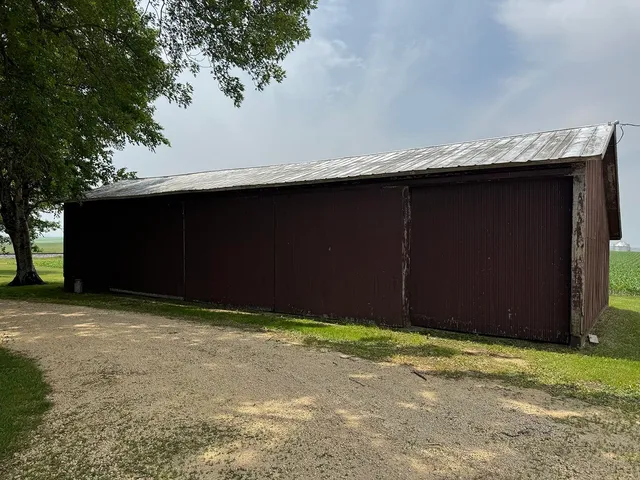 $325,000 | 23633 Carroll Road, Lanark, IL 61046