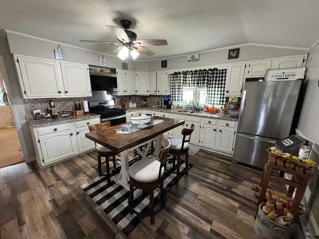 $325,000 | 23633 Carroll Road, Lanark, IL 61046