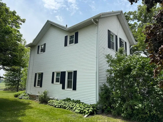 $325,000 | 23633 Carroll Road, Lanark, IL 61046