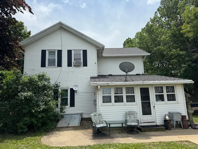 $325,000 | 23633 Carroll Road, Lanark, IL 61046