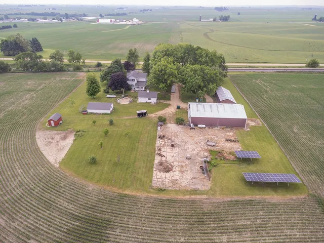 $325,000 | 23633 Carroll Road, Lanark, IL 61046