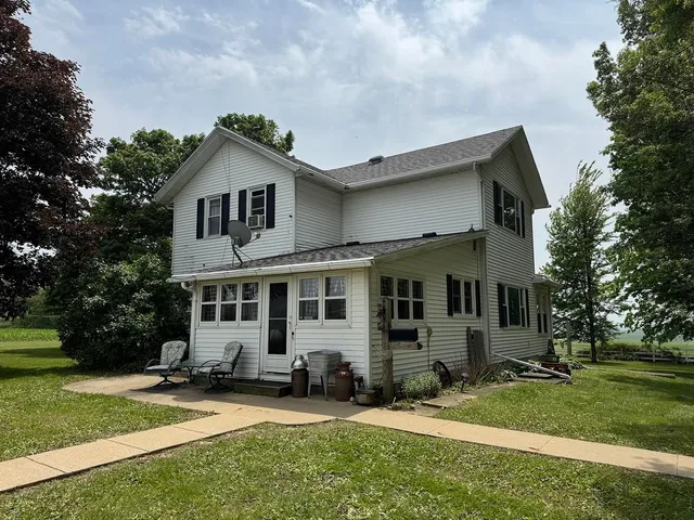 $325,000 | 23633 Carroll Road, Lanark, IL 61046