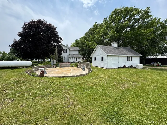 $325,000 | 23633 Carroll Road, Lanark, IL 61046