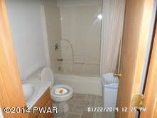 5 East Pine Ridge Drive Bushkill, PA 18324 - Photo 2 of 7