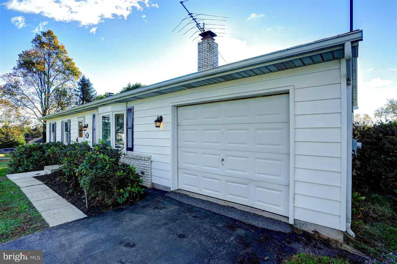 4570 Bridgeview Road Stewartstown, PA 17363 - Photo 5 of 36 Gallery Image 5