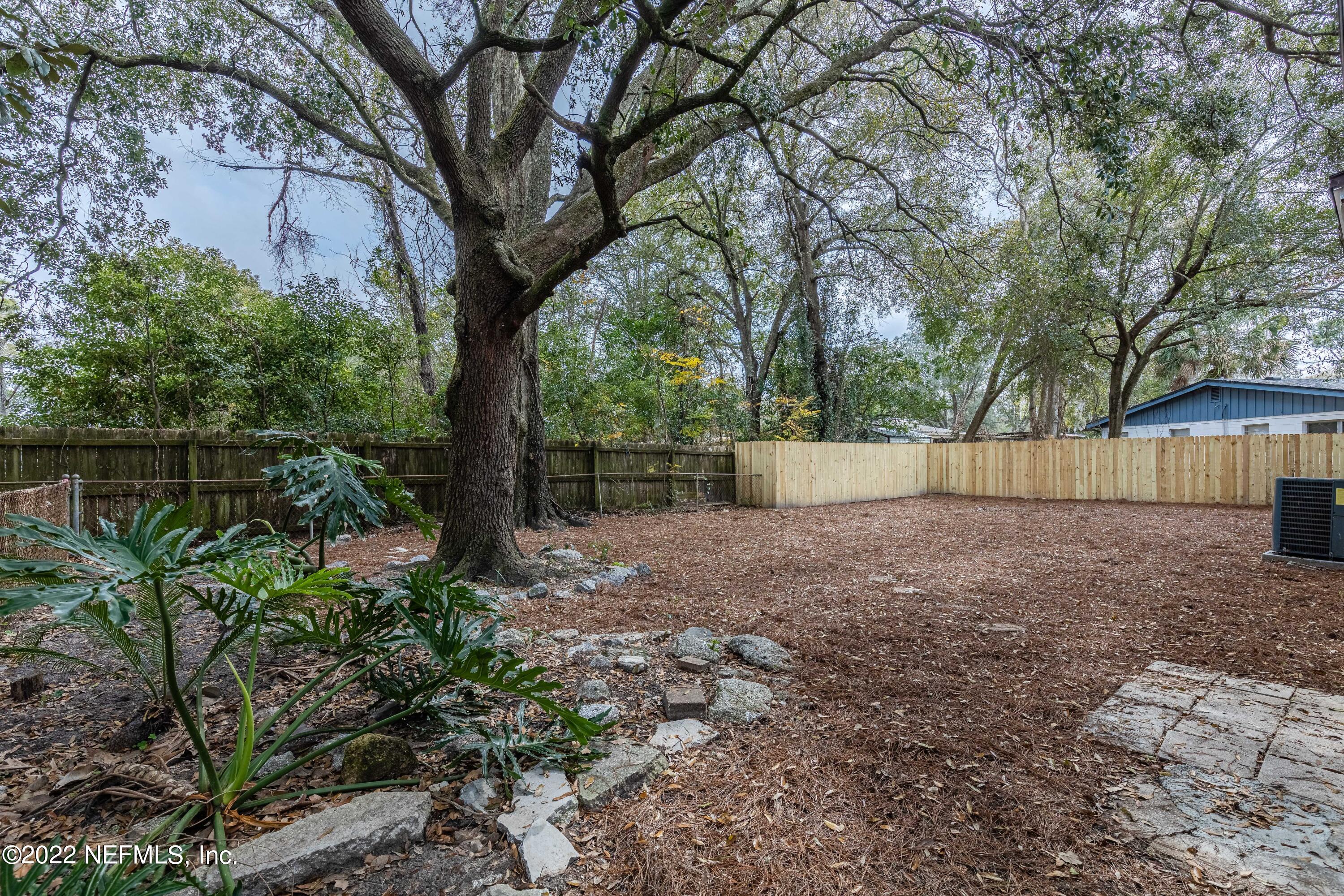 2913 Mansion Road Jacksonville, FL 32277 - Photo 27 of 30 a backyard of a house with lots of green space