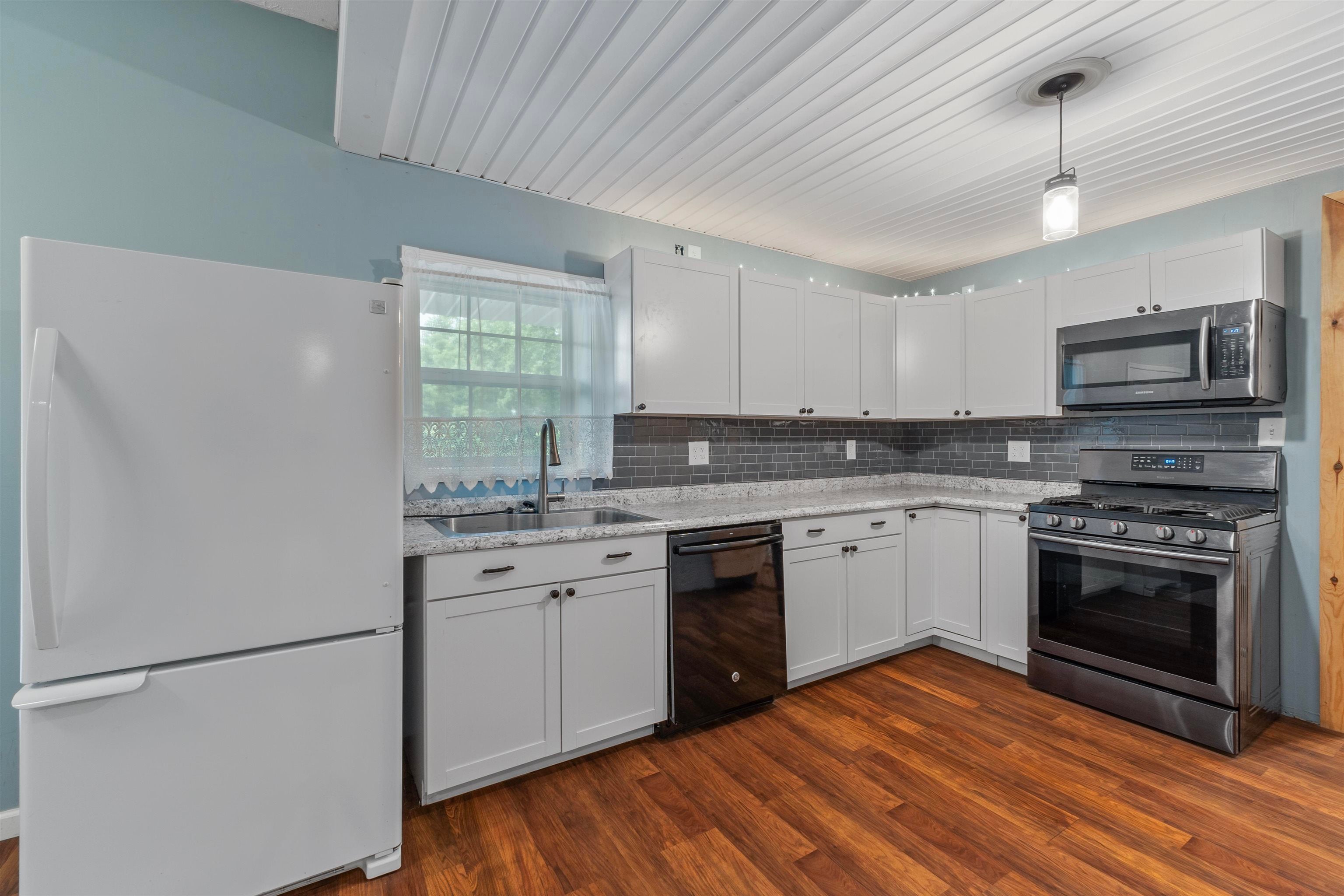 4961 Green Valley Road Huntington, WV 25701 - Photo 24 of 32 Gallery Image 24