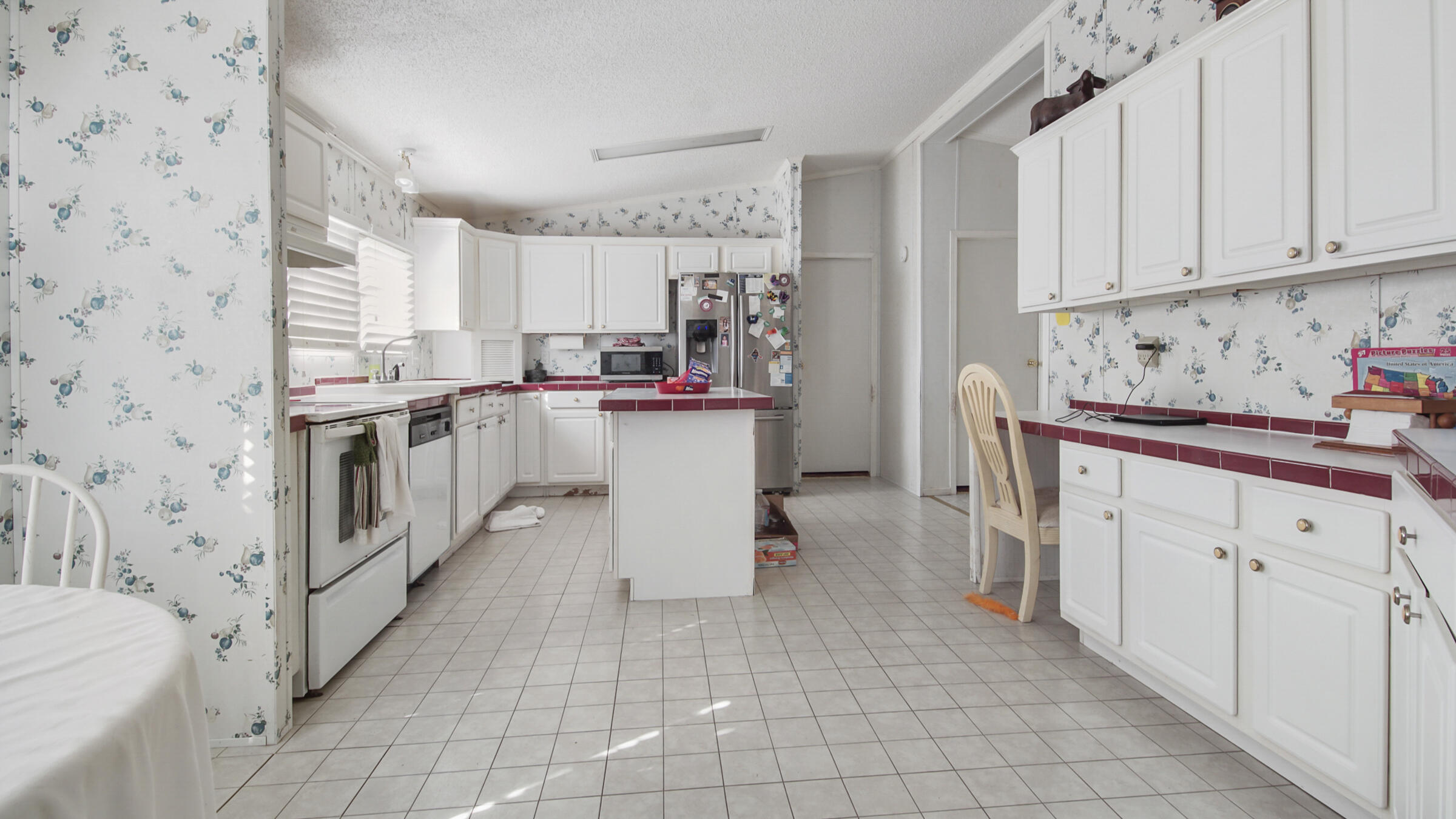 452 Wee Acres Road DeFuniak Springs, FL 32433 - Photo 6 of 23 a kitchen with cabinets and window