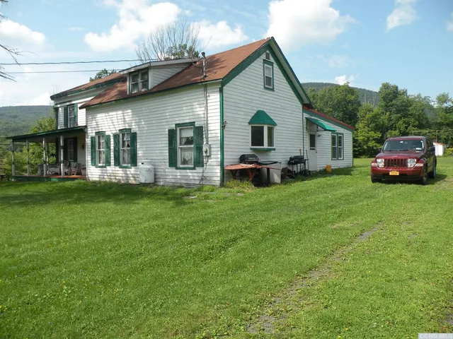 a view of a house with a backyard