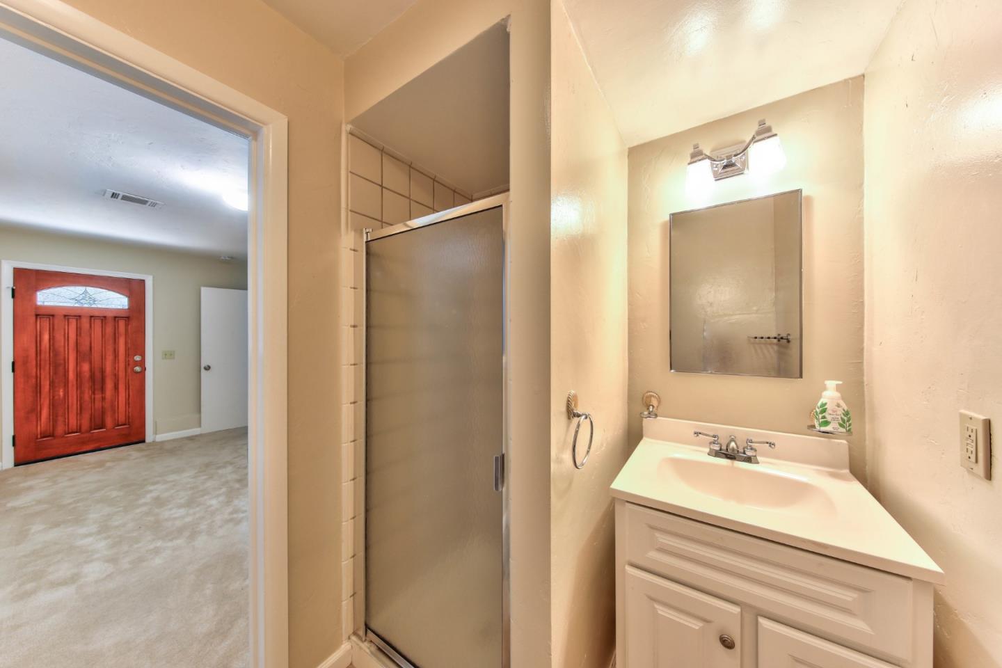 0 Junipero 4 Nw 10th Avenue Carmel, CA 93921 - Photo 20 of 22 a bathroom with a tub and shower