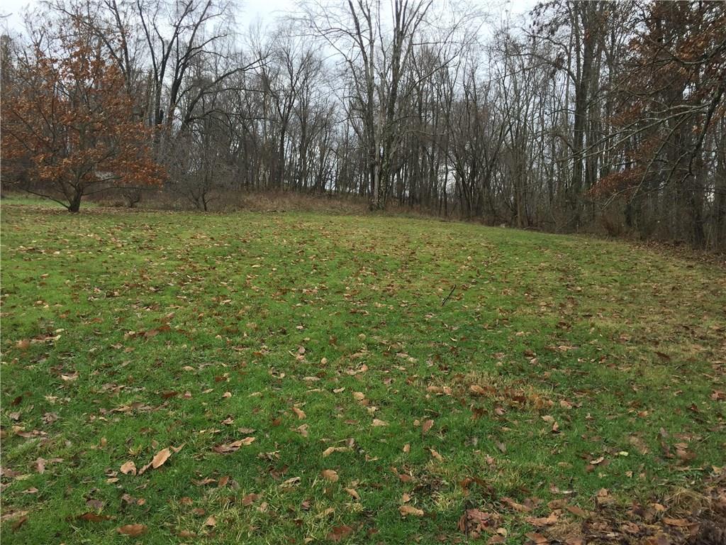 142 Ctr Lp Road Jefferson, PA 15344 - Photo 3 of 18