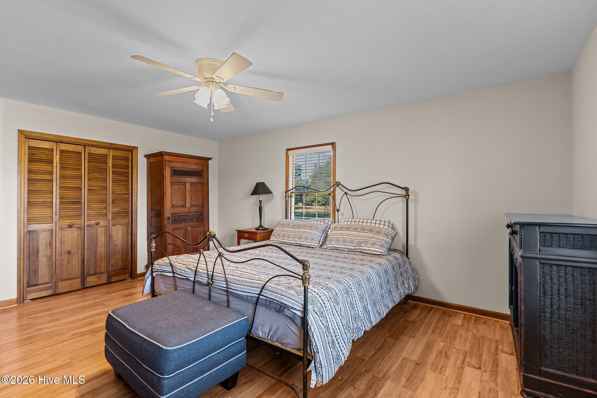 180 Wallace Road Beaufort, NC 28516 - Photo 34 of 45 Master with king bed
