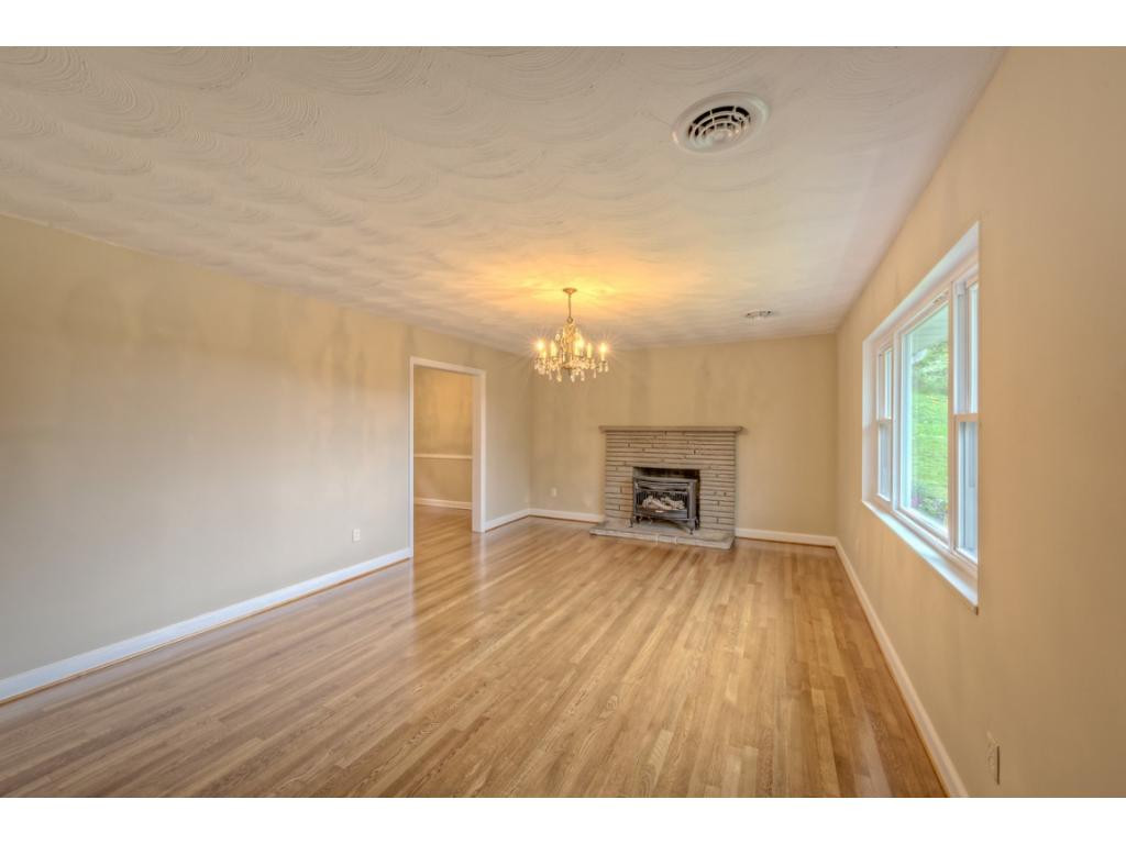519 Cheyenne Road Bristol, VA 24201 - Photo 2 of 32 Photo 2