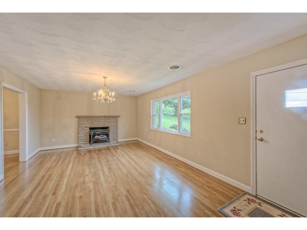 519 Cheyenne Road Bristol, VA 24201 - Photo 3 of 32 Photo 3