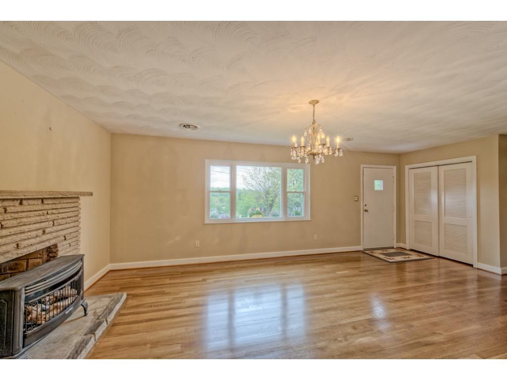 519 Cheyenne Road Bristol, VA 24201 - Photo 5 of 32 Photo 5
