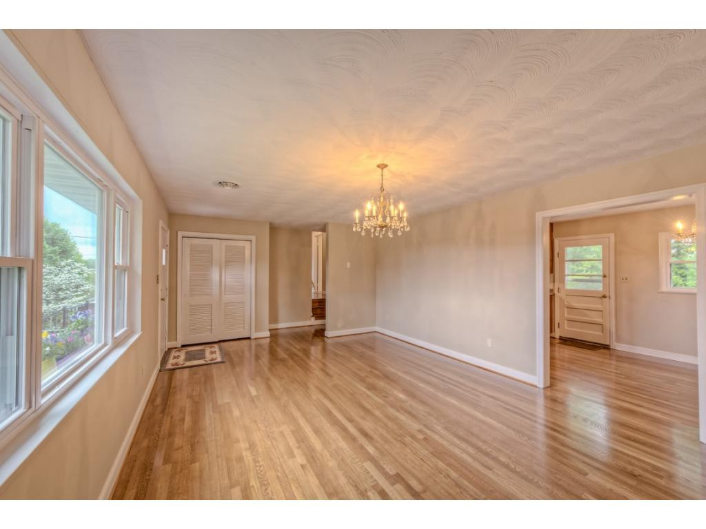 519 Cheyenne Road Bristol, VA 24201 - Photo 7 of 32 Photo 7