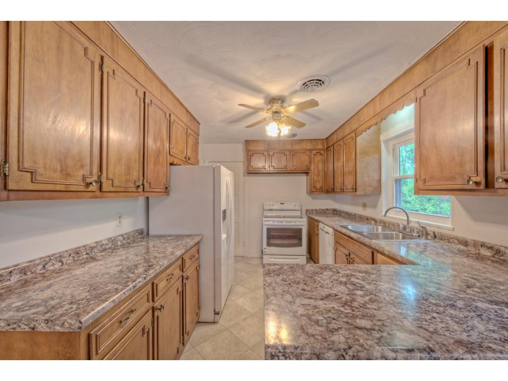 519 Cheyenne Road Bristol, VA 24201 - Photo 10 of 32 Photo 10
