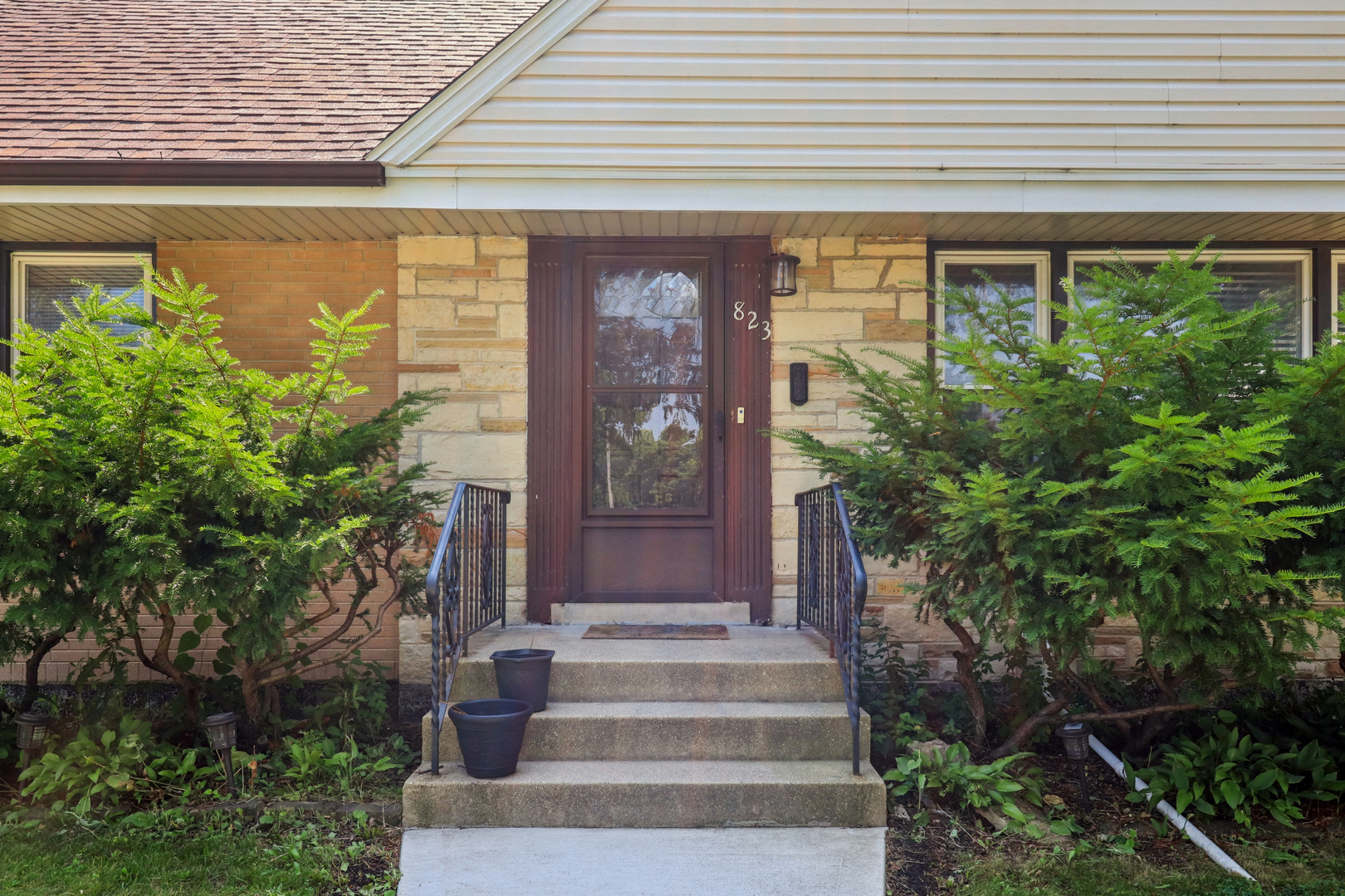 823 Rowe Avenue Park Ridge, IL 60068 - Photo 3 of 37 Gallery Image 3