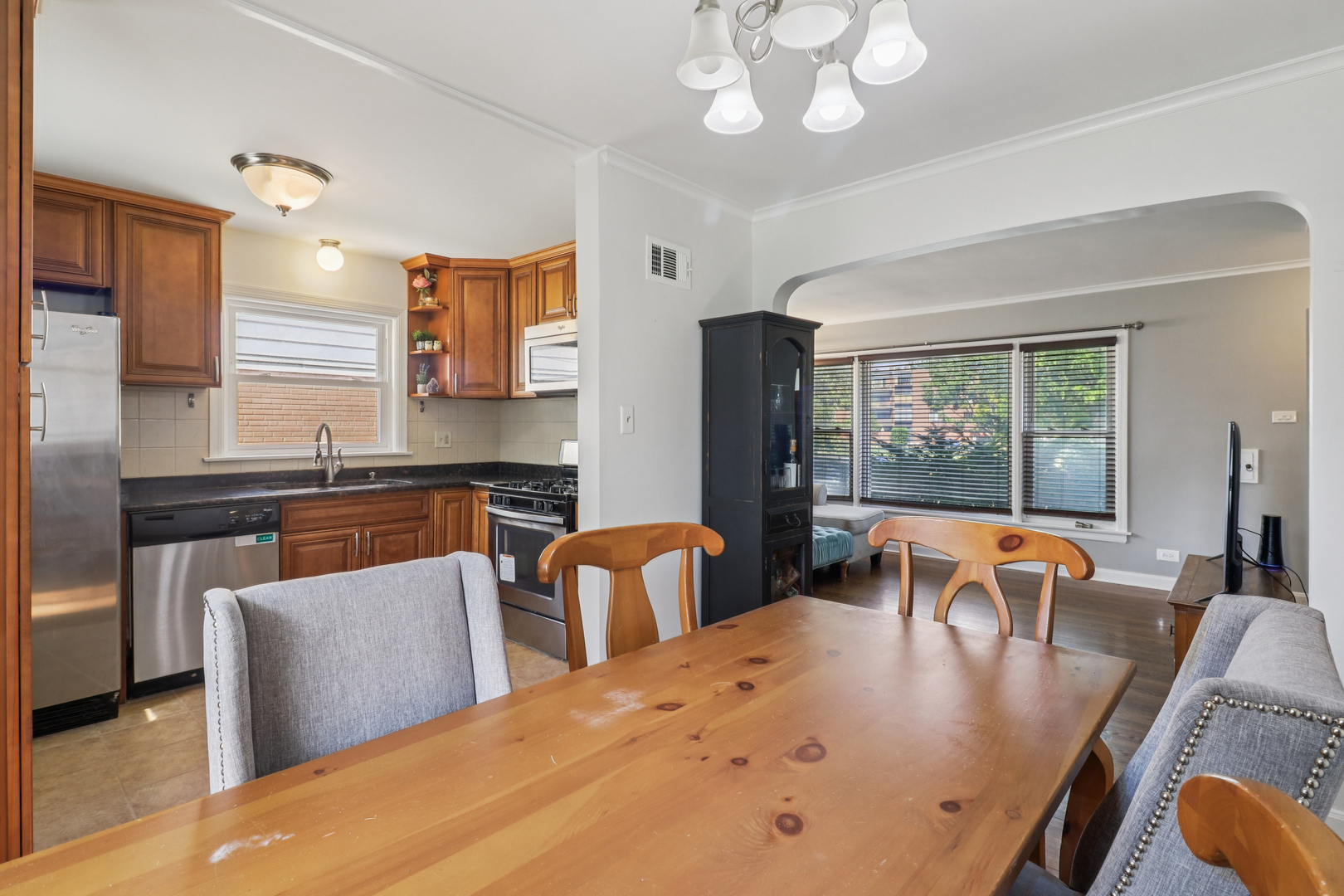 823 Rowe Avenue Park Ridge, IL 60068 - Photo 7 of 37 Gallery Image 7