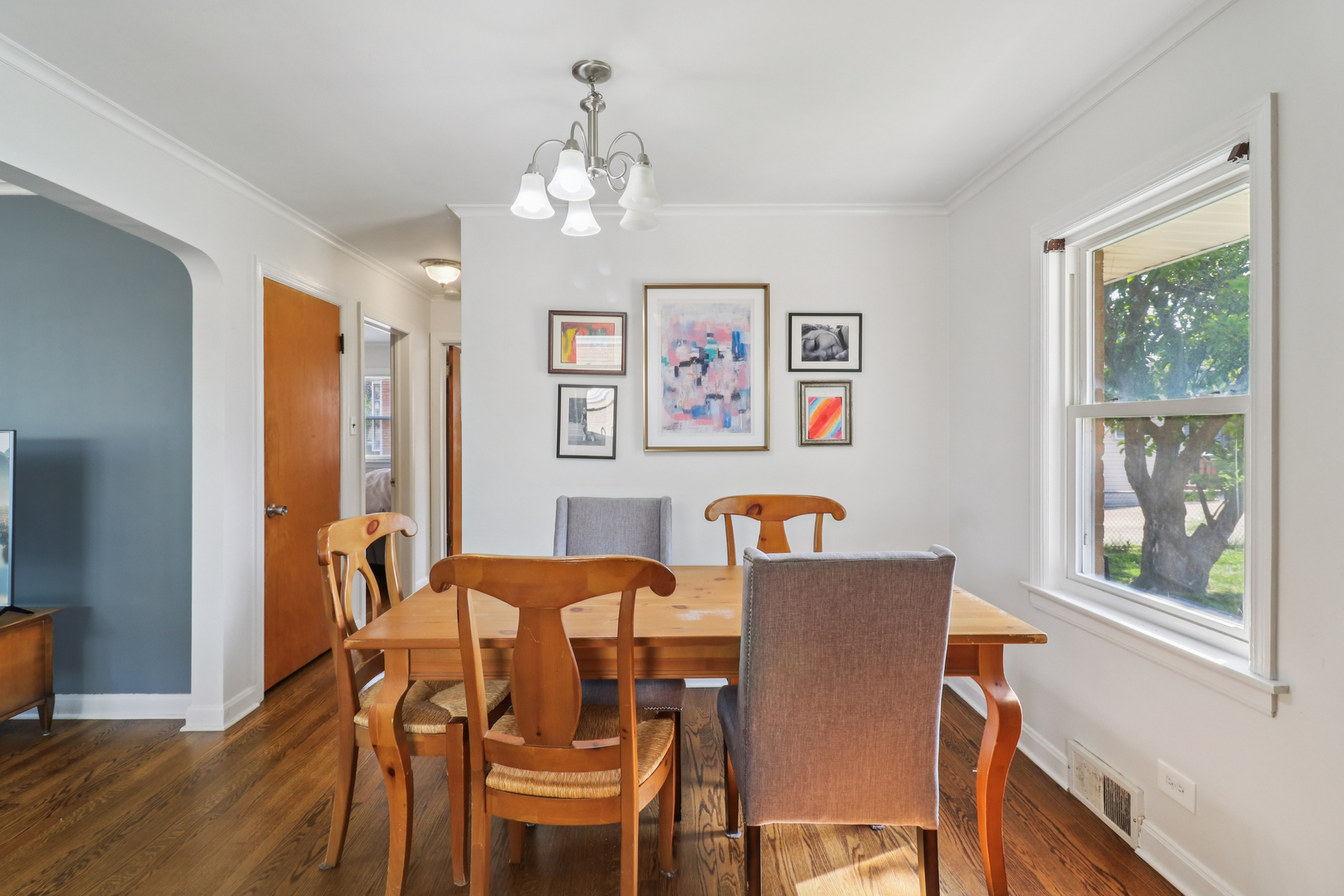 823 Rowe Avenue Park Ridge, IL 60068 - Photo 8 of 37 Gallery Image 8