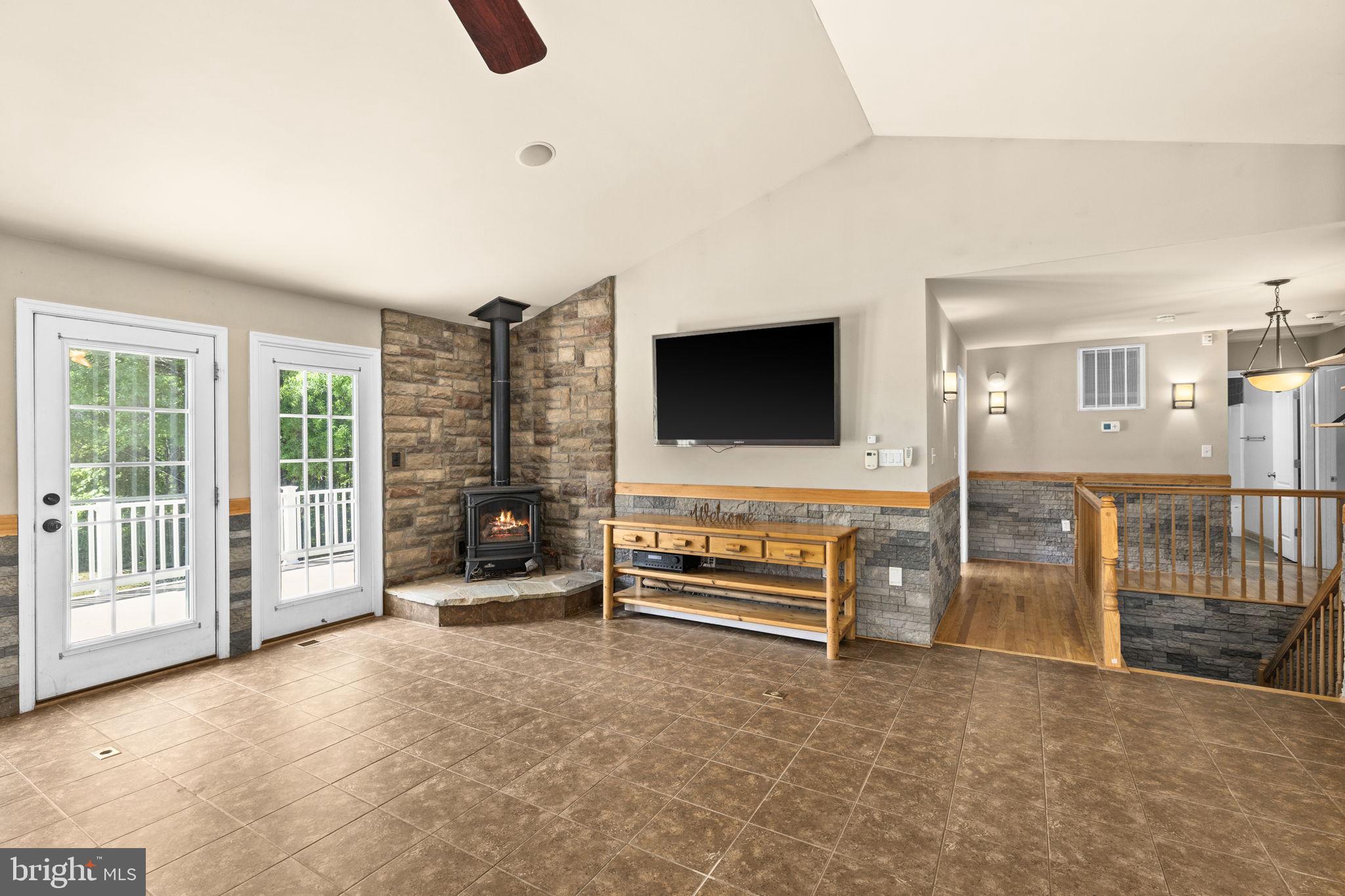 12615 Post Oak Road Spotsylvania, VA 22551 - Photo 22 of 67 Cozy Family Room