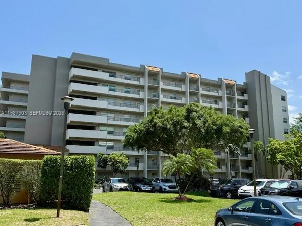 $149,000 | 3910 Inverrary Boulevard, Unit 407B, Lauderhill, FL 33319