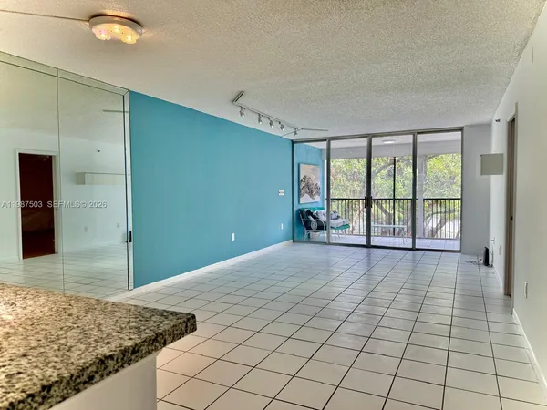 $149,000 | 3910 Inverrary Boulevard, Unit 407B, Lauderhill, FL 33319