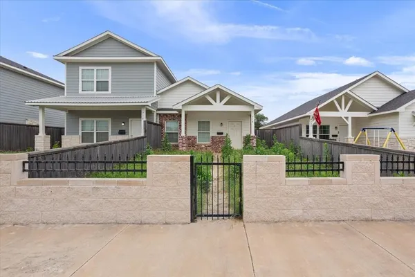 $1,375 | 716 South Main Street, Unit 718, McGregor, TX 76657
