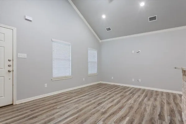 $1,375 | 716 South Main Street, Unit 718, McGregor, TX 76657