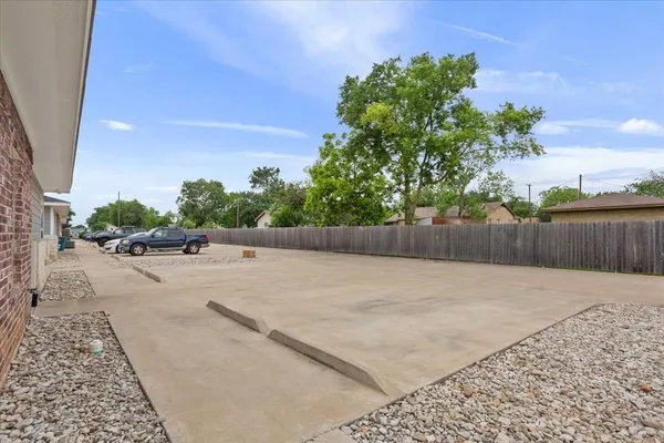 $1,375 | 716 South Main Street, Unit 718, McGregor, TX 76657