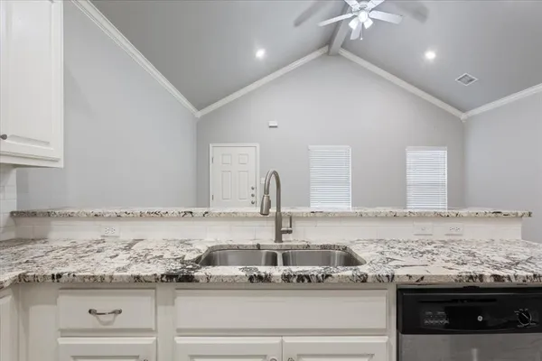 $1,375 | 716 South Main Street, Unit 718, McGregor, TX 76657