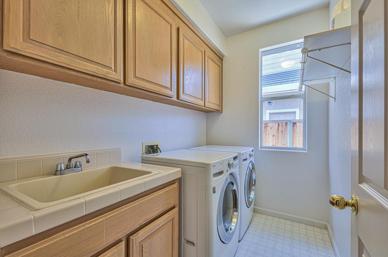 17644 River Run Road Salinas, CA 93908 - Photo 37 of 41 a utility room with dryer and washer