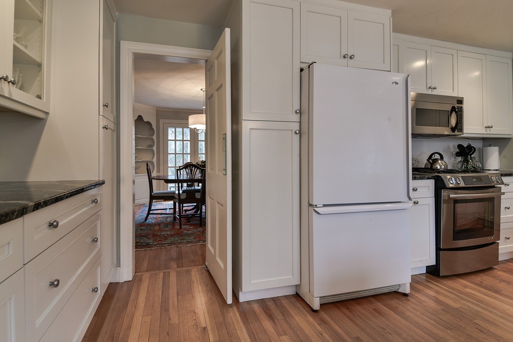2 Dudley Road Wellesley, MA 02481 - Photo 12 of 28