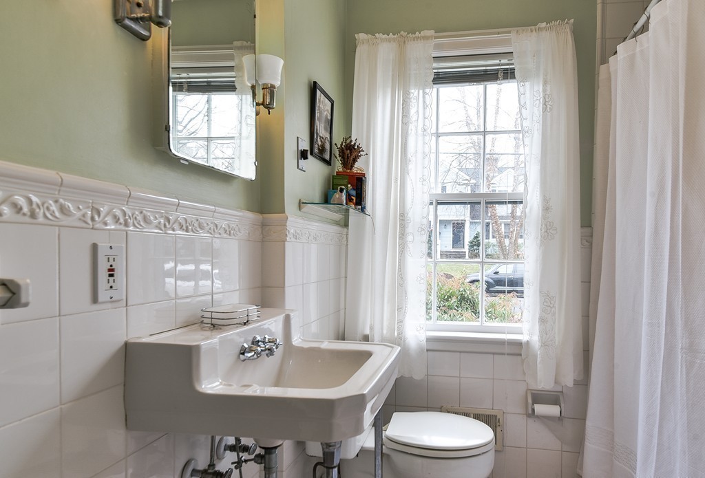 2 Dudley Road Wellesley, MA 02481 - Photo 19 of 28