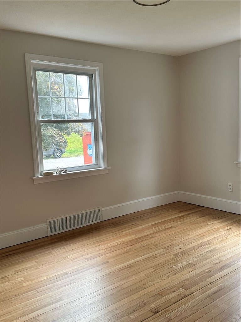 760 Strawberry Field Road Warwick, RI 02886 - Photo 4 of 11 Gallery Image 4