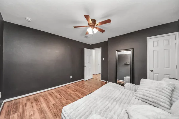 $2,400 | 1601 Bel Riposo Lane, League City, TX 77573