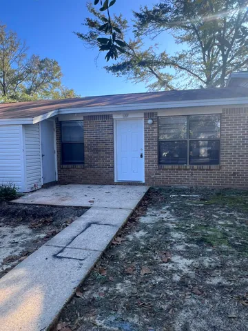 $900 | 122 Lake Street, Crestview, FL 32539