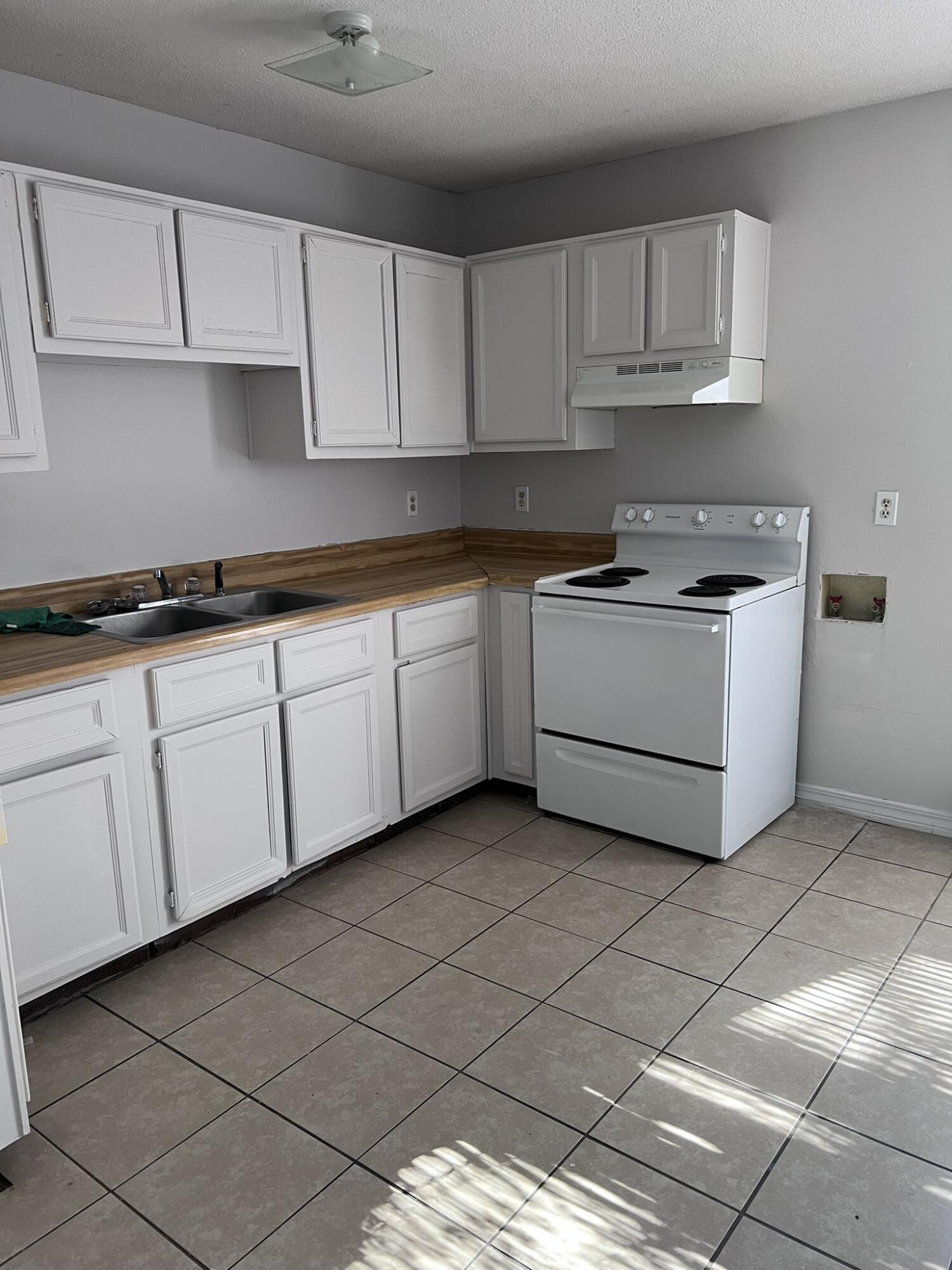 122 Lake Street Crestview, FL 32539 - Photo 2 of 8 a kitchen with cabinets and appliances