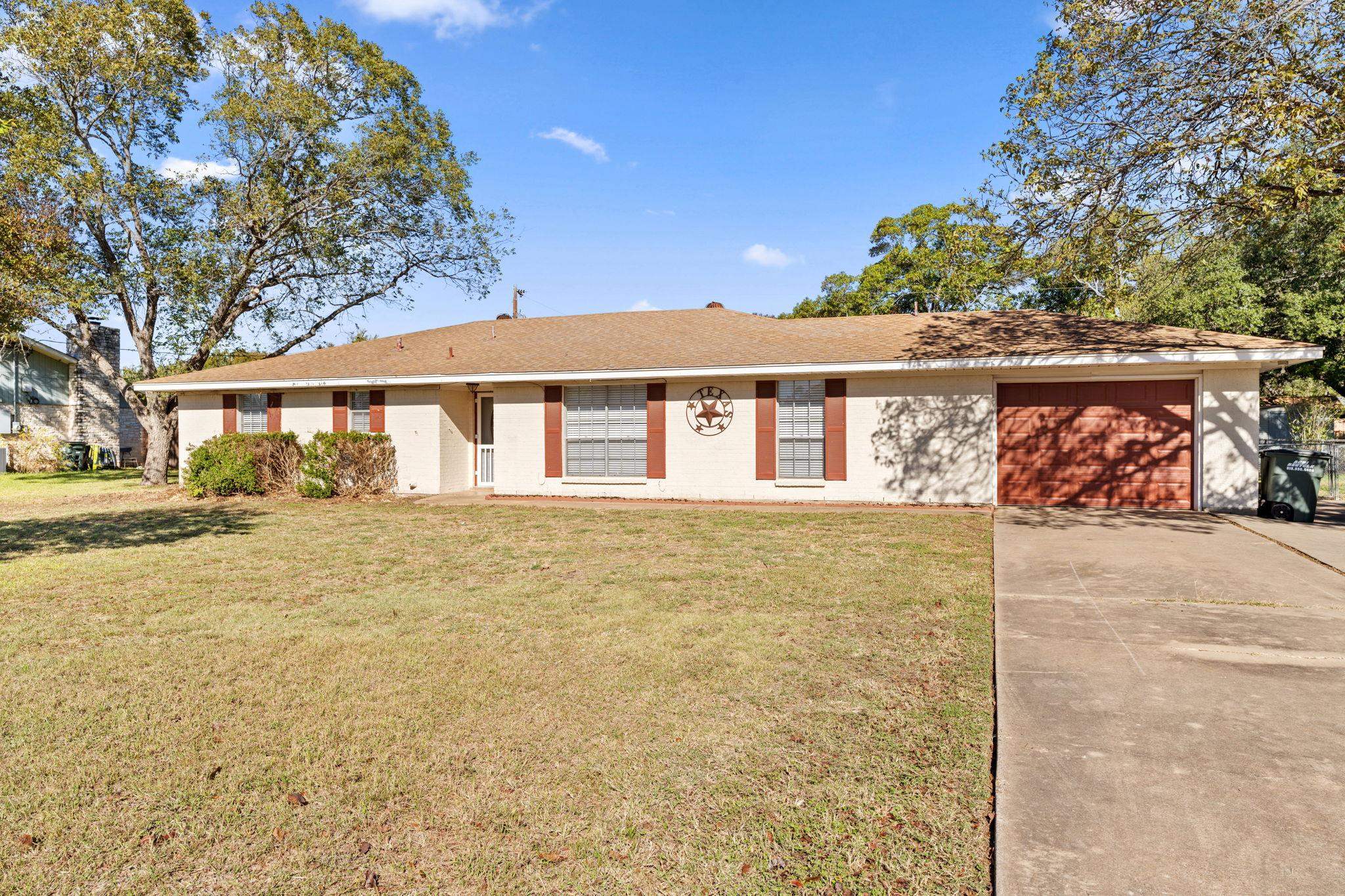 418 Hernandos Loop Leander, TX 78641 - Photo 3 of 24 a front view of a building with a garden